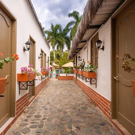 Entre Palmas Casa Hotel سانتا في دي أنتيوكيا المظهر الخارجي الصورة